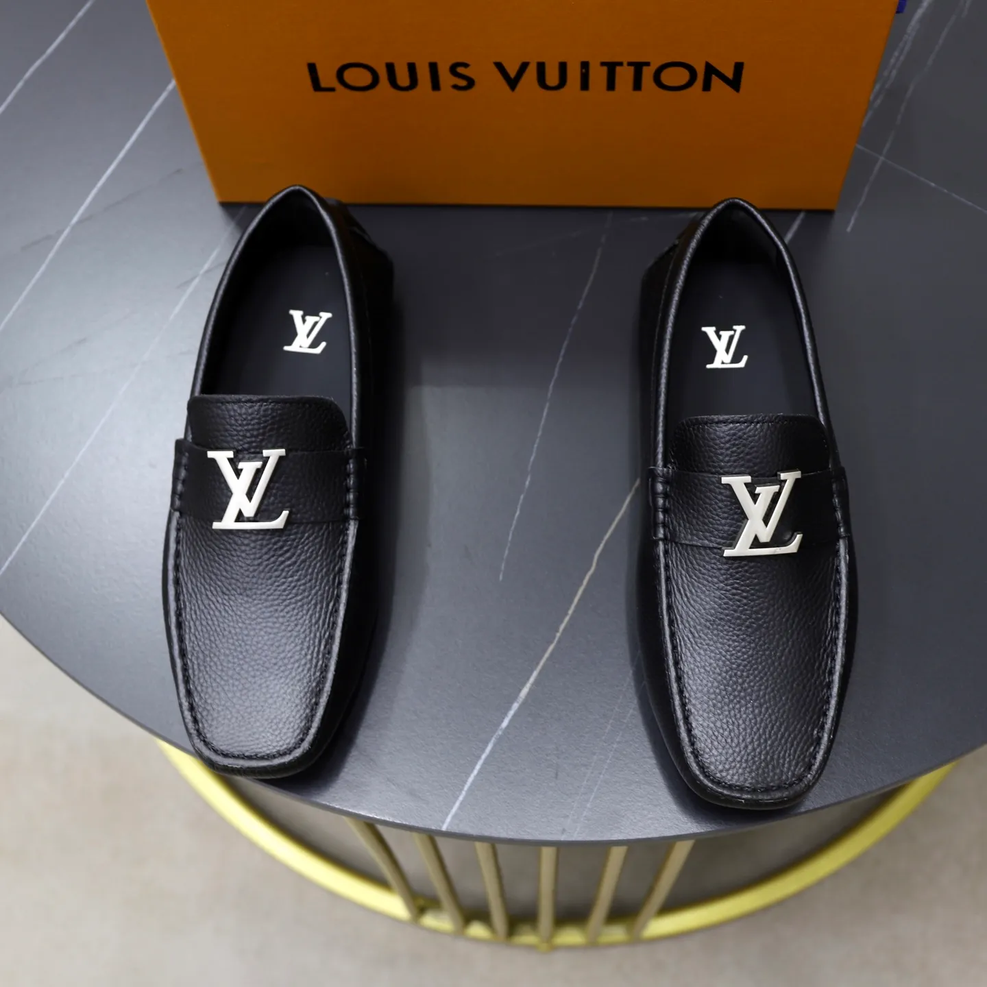 Ex-factory price: 480💰【LV】Louis Vuitton ⚠️High-end men’s driving and pedal series ⚠️38-44 (customized for 45) ⚠️All original cowhide leather! Thick and soft! Made entirely of calfskin lining! Rubber sheet anti-slip beanie sole! Three-dimensional package technology! Fashionable and classic! Handicrafts! Original high quality! Feel free to compare!